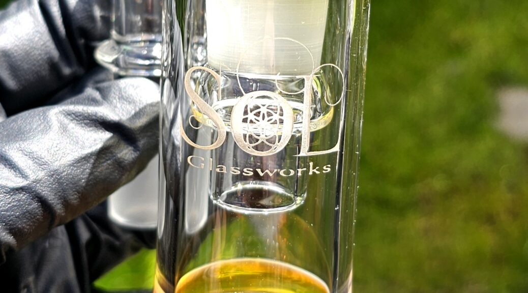 Glass NS-Yellow Accented 18mm Dry Catch
